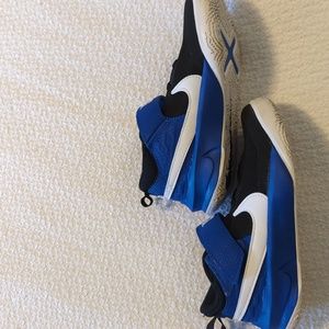 Nike Kids Team Hustle D10 Basketball Shoes